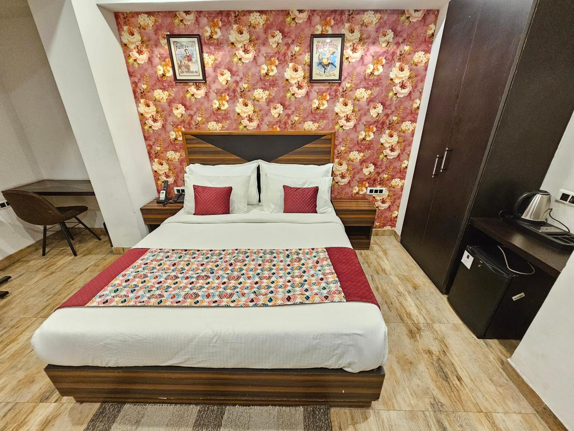 Hotel Linda Suites Near International Airport By La Casa Neu-Delhi Exterior foto