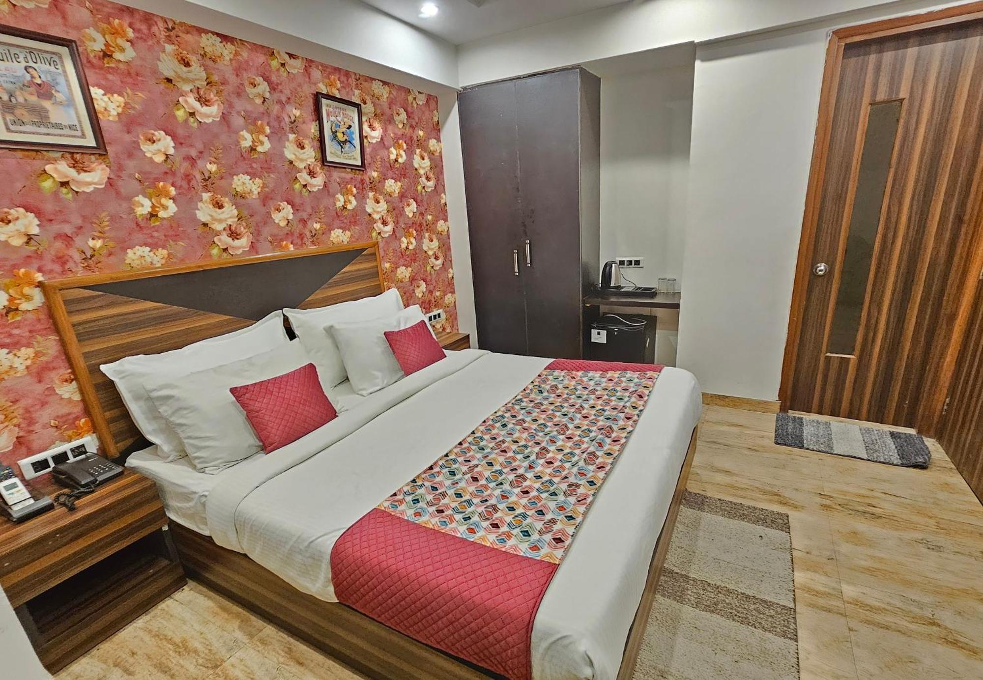 Hotel Linda Suites Near International Airport By La Casa Neu-Delhi Exterior foto